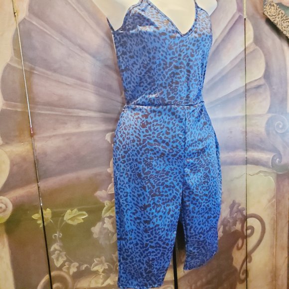 Straps Short legs Jumpsuit  Open back Size Small - Picture 5 of 7